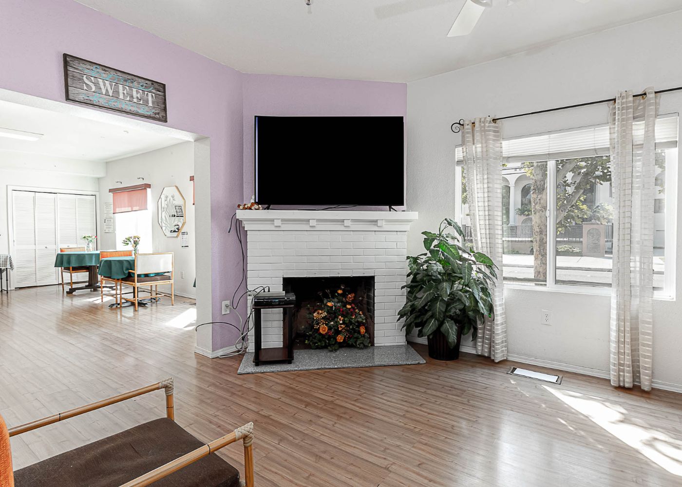 SLaurel TVROOM2 (2)